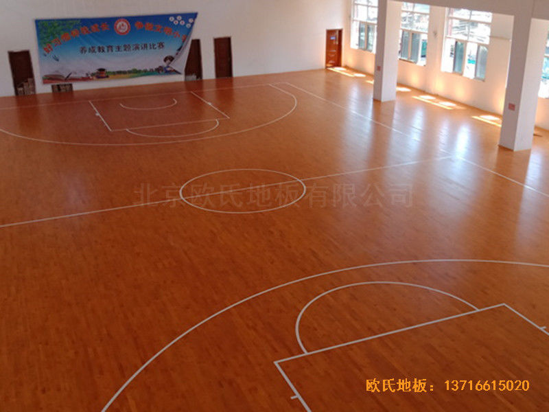 山東菏澤第六實(shí)驗(yàn)小學(xué)籃球館運(yùn)動(dòng)木地板鋪設(shè)案例0