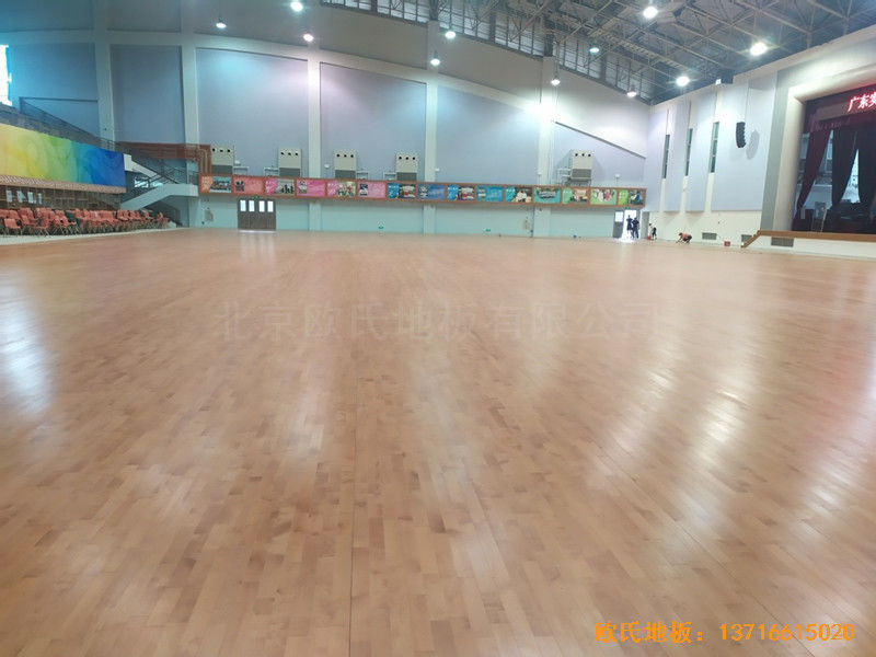 廣州廣東實驗中學(xué)體育館運動地板鋪裝案例3