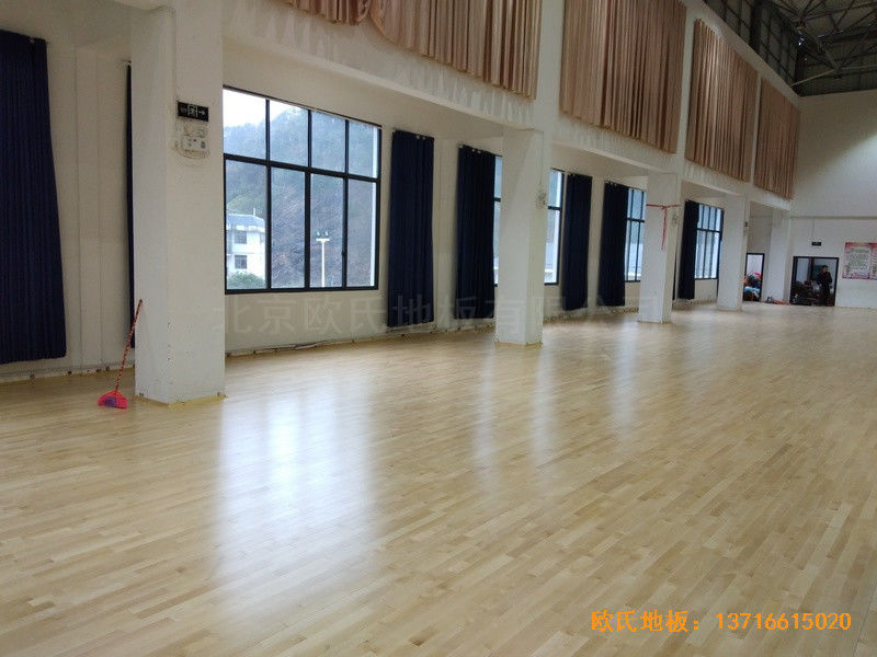 廣西龍勝縣黨校運(yùn)動(dòng)館體育地板施工案例4