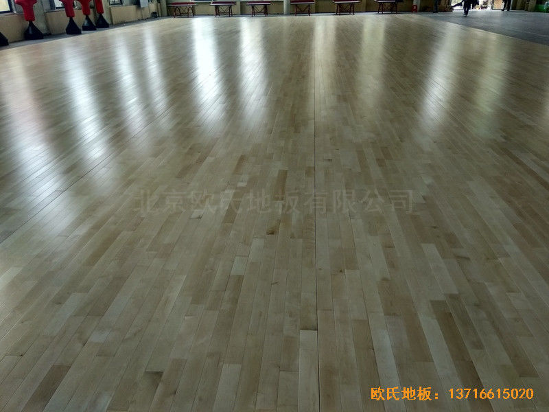 江蘇虎腰村愛爾行業(yè)學(xué)校運(yùn)動(dòng)館運(yùn)動(dòng)地板安裝案例4