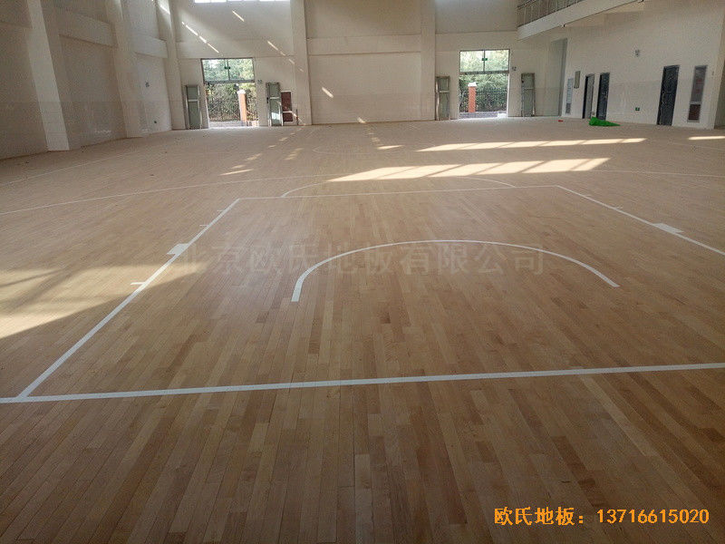 洛陽伊水小學(xué)籃球館運(yùn)動(dòng)木地板鋪設(shè)案例0