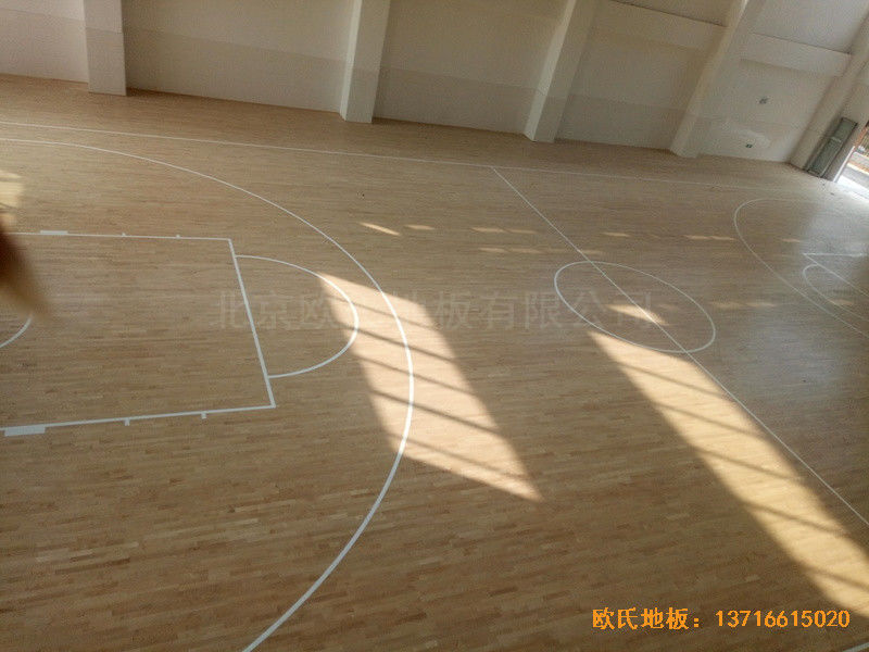 洛陽伊水小學(xué)籃球館運(yùn)動(dòng)木地板鋪設(shè)案例1