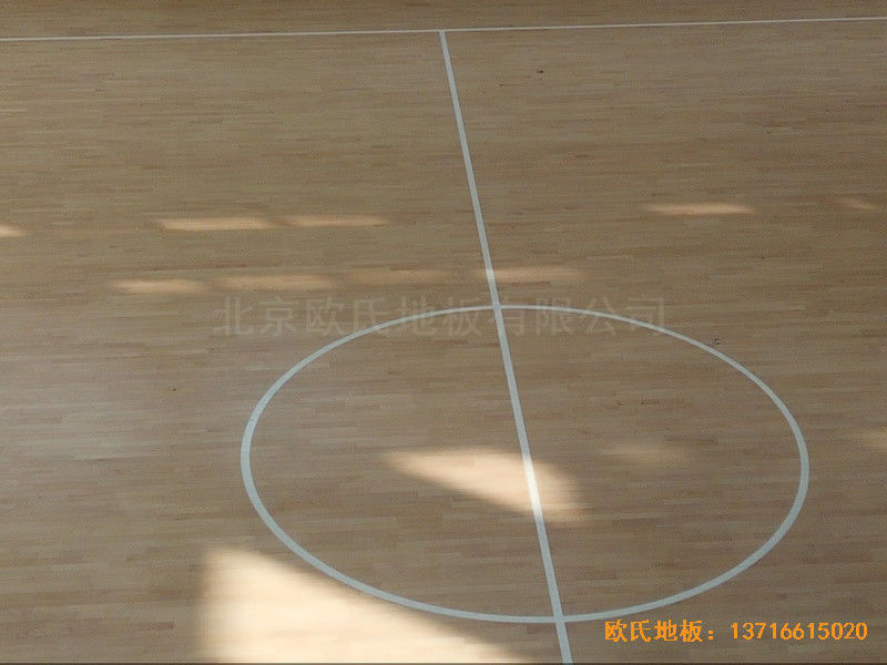洛陽伊水小學(xué)籃球館運(yùn)動(dòng)木地板鋪設(shè)案例2
