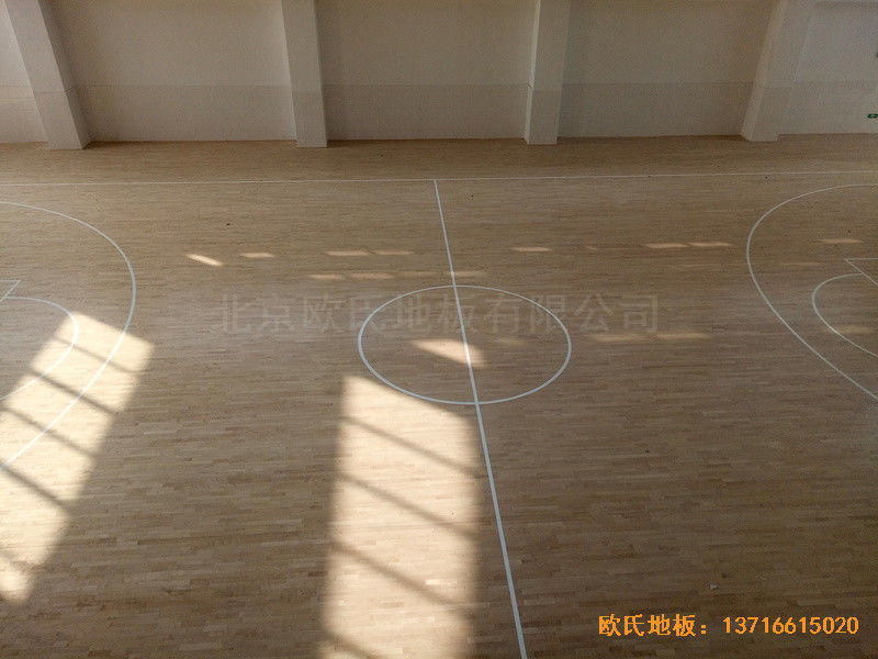 洛陽伊水小學(xué)籃球館運(yùn)動(dòng)木地板鋪設(shè)案例3