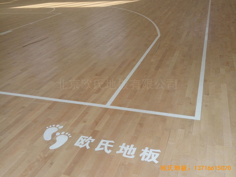 洛陽伊水小學(xué)籃球館運(yùn)動(dòng)木地板鋪設(shè)案例4