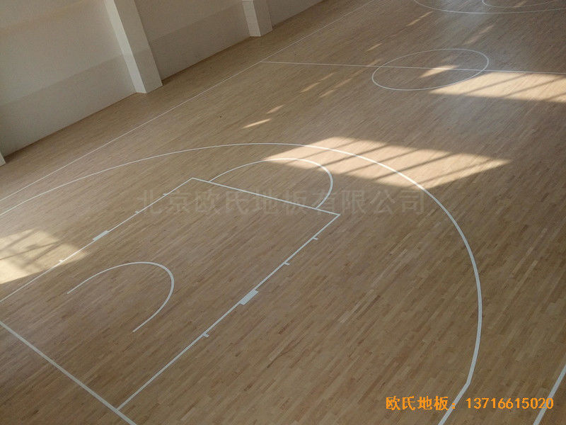 洛陽伊水小學(xué)籃球館運(yùn)動(dòng)木地板鋪設(shè)案例5