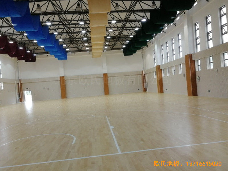 濟(jì)南錦繡城小學(xué)籃球館運(yùn)動木地板鋪裝案例1