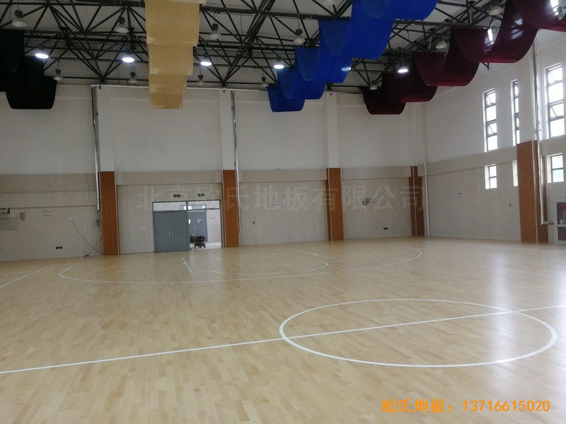 濟(jì)南錦繡城小學(xué)籃球館運(yùn)動木地板鋪裝案例2