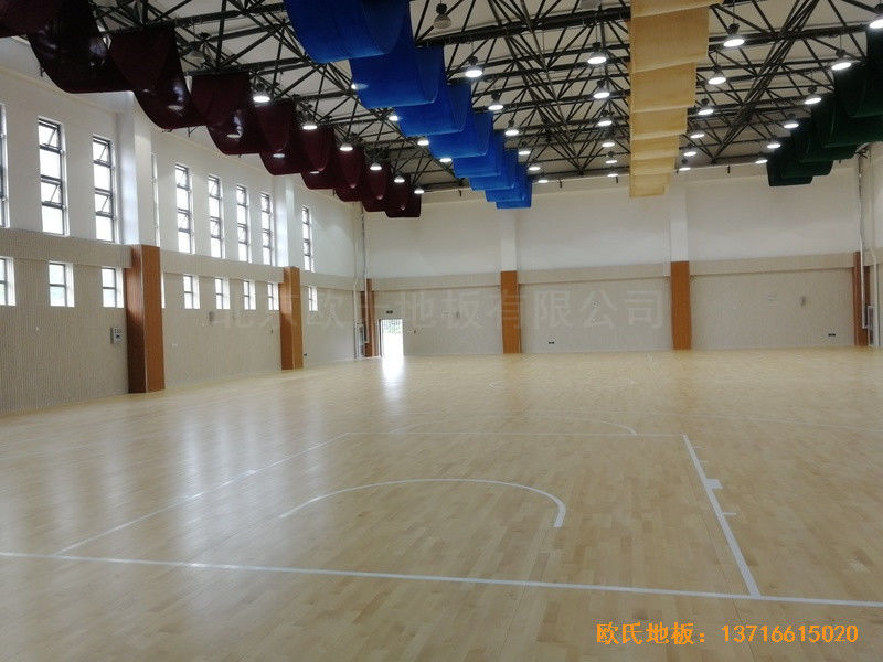 濟(jì)南錦繡城小學(xué)籃球館運(yùn)動木地板鋪裝案例5