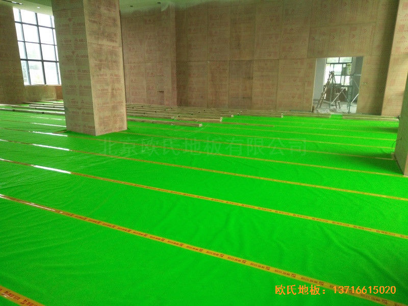 福建泉州海關(guān)橋南運(yùn)動(dòng)場體育地板鋪裝案例3