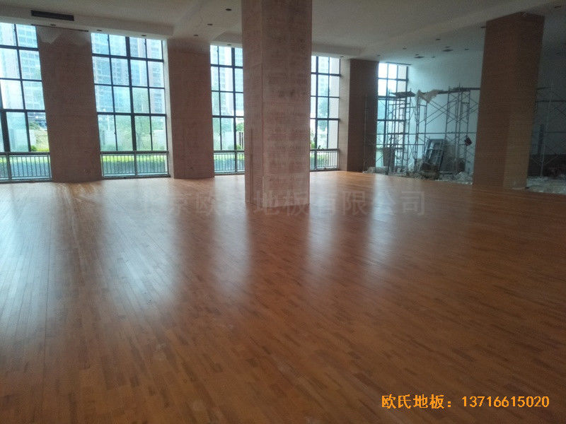 福建泉州海關(guān)橋南運(yùn)動(dòng)場體育地板鋪裝案例5