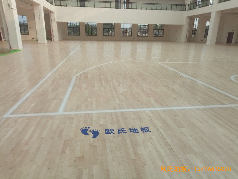 貴陽清華中學(xué)分?；@球館運(yùn)動地板安裝案例4
