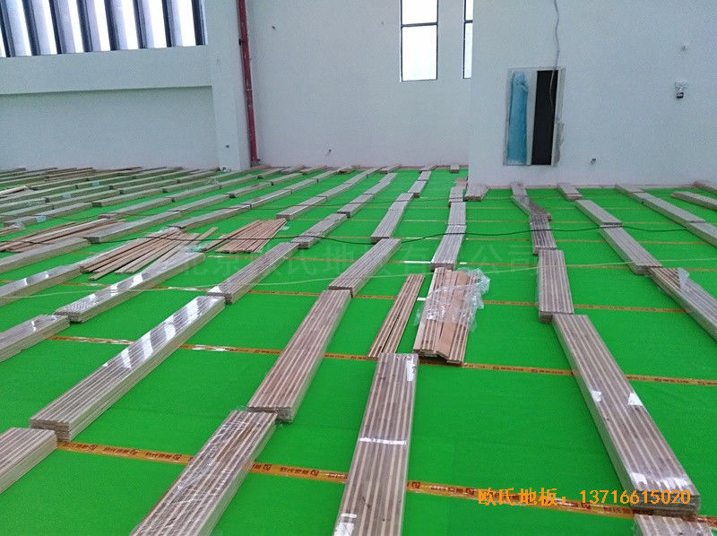 重慶重光小學(xué)籃球館運(yùn)動(dòng)地板施工案例2