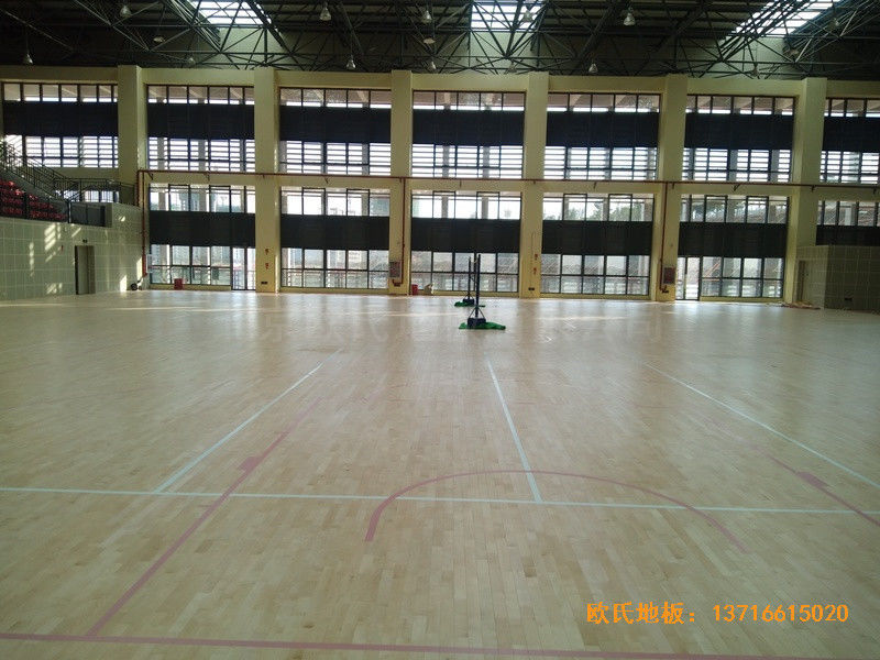 云南滇西技術(shù)大學總部籃球館體育木地板施工案例0