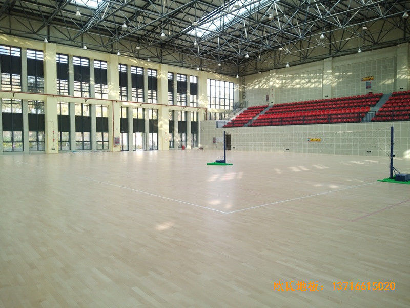 云南滇西技術(shù)大學總部籃球館體育木地板施工案例3
