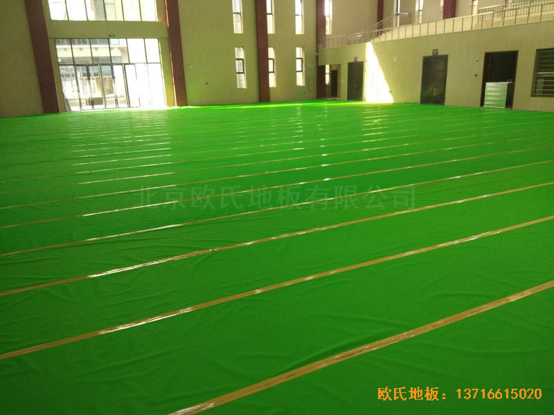 南充特戰(zhàn)訓(xùn)練基地籃球館運(yùn)動木地板鋪裝案例2