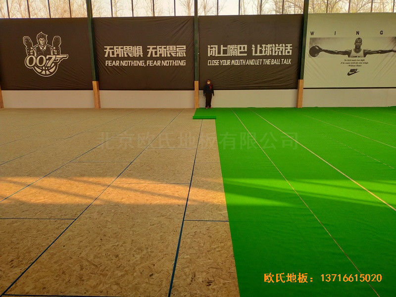 山東北環(huán)路平安行駕校籃球館運動木地板鋪設案例3