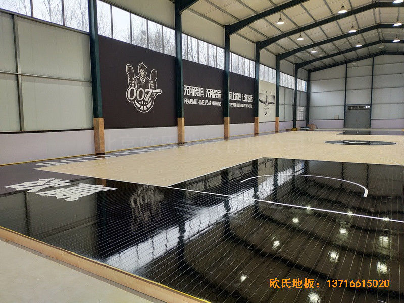 山東北環(huán)路平安行駕校籃球館運動木地板鋪設案例5
