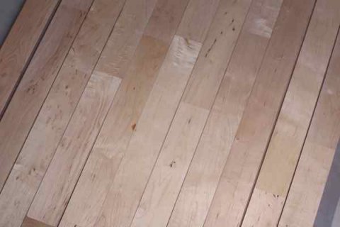 體育館運動木地板價格一般多少錢一平方米