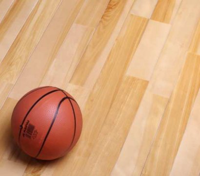 踩在像NBA球館那樣的運(yùn)動(dòng)木地板場(chǎng)地上，是什么感覺？