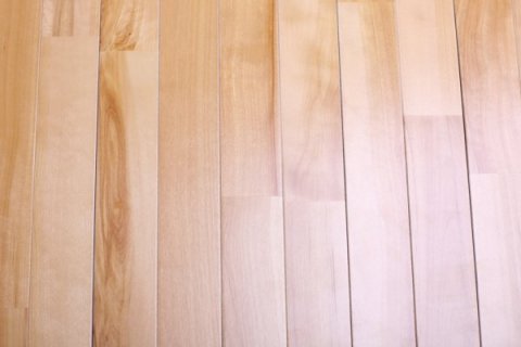 運(yùn)動(dòng)木地板鋪裝，小細(xì)節(jié)