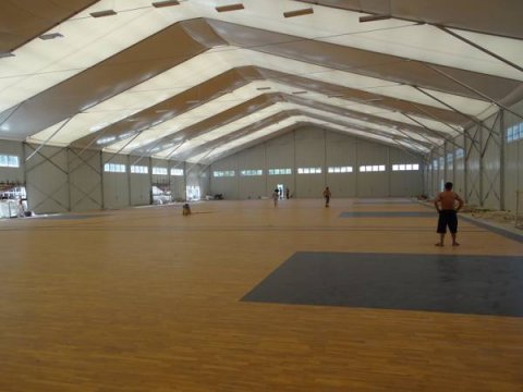 體育場(chǎng)館要選擇哪種體育木地板