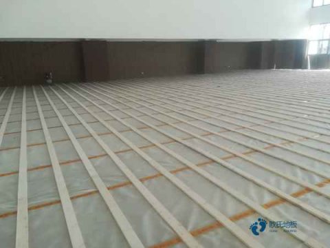 普通運(yùn)動場館地板施工流程