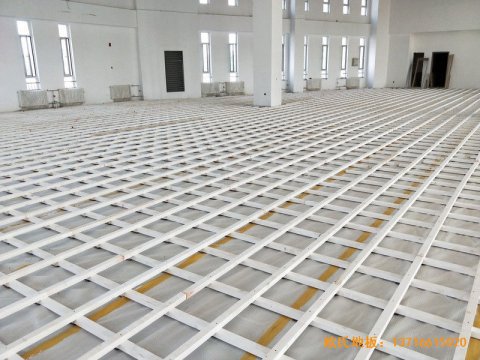 北京房山長陽小學(xué)訓(xùn)練館運(yùn)動(dòng)地板鋪設(shè)