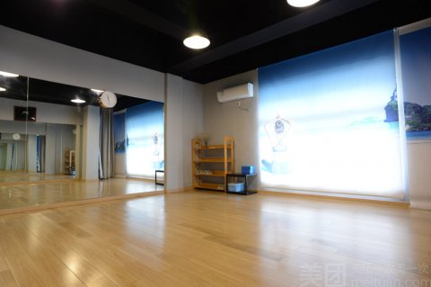 松木舞臺(tái)運(yùn)動(dòng)場(chǎng)館木地板施工
