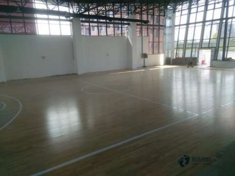 籃球場(chǎng)木地板沒彈性